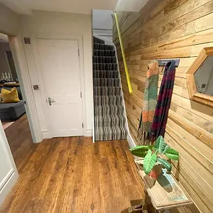 Stunning Seaside 2-bedroom Townhouse With Patio, Sleeps 6 , Brighton United Kingdom